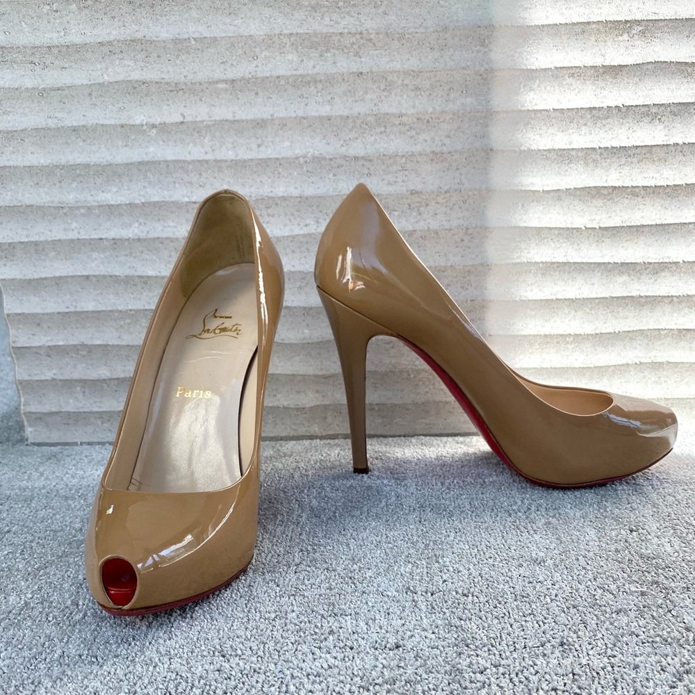 Christian Louboutin Lady Peep Pump Patent leather Tan color